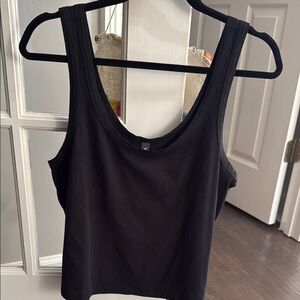 Vuori Black Scoop Neck Sleeveless Tank Top